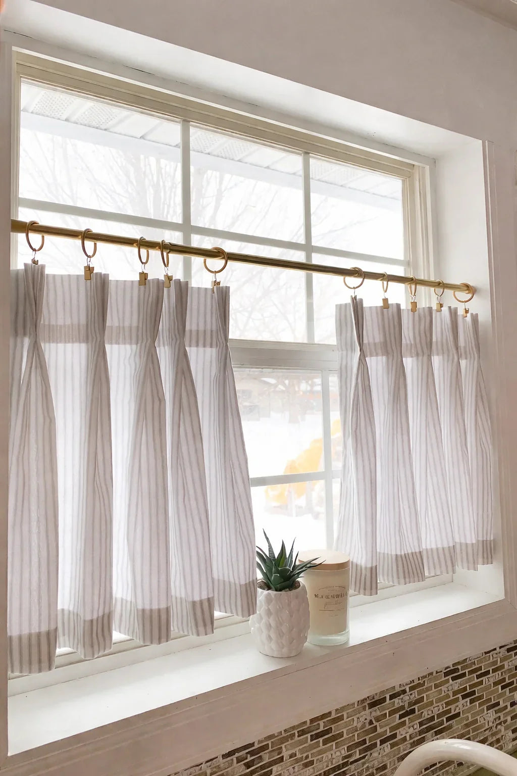 What Diameter Should You Choose for Inside vs Outside Mount Café Curtain Rods? 