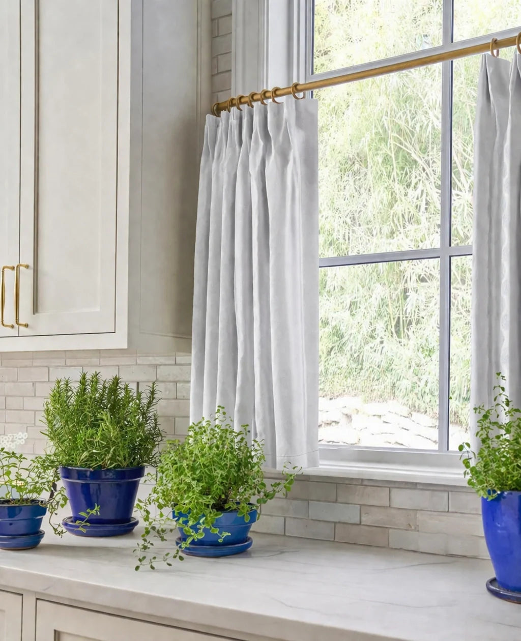 Brass vs Chrome vs Matte Black: Which Curtain Rod Finish Lasts Longest