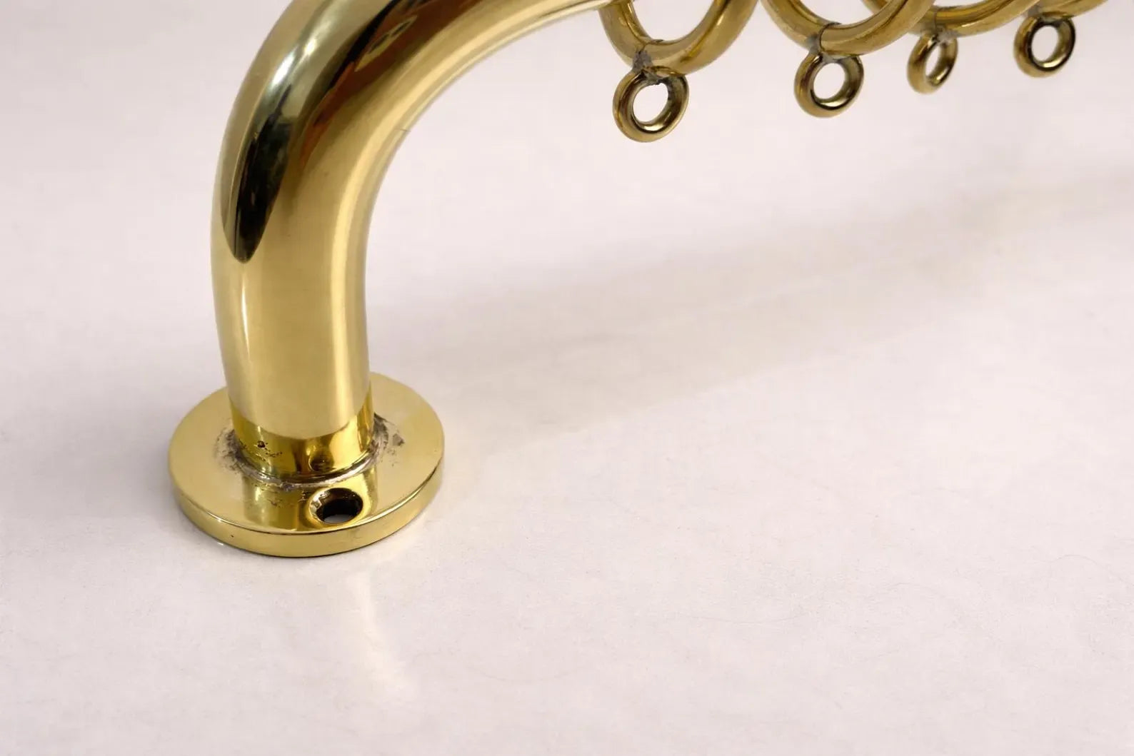  20 mm Diameter with Round Wall Brackets