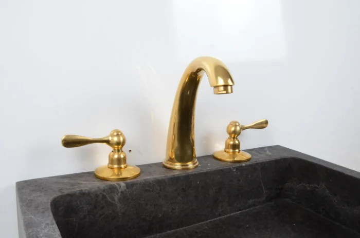 Solid brass faucet